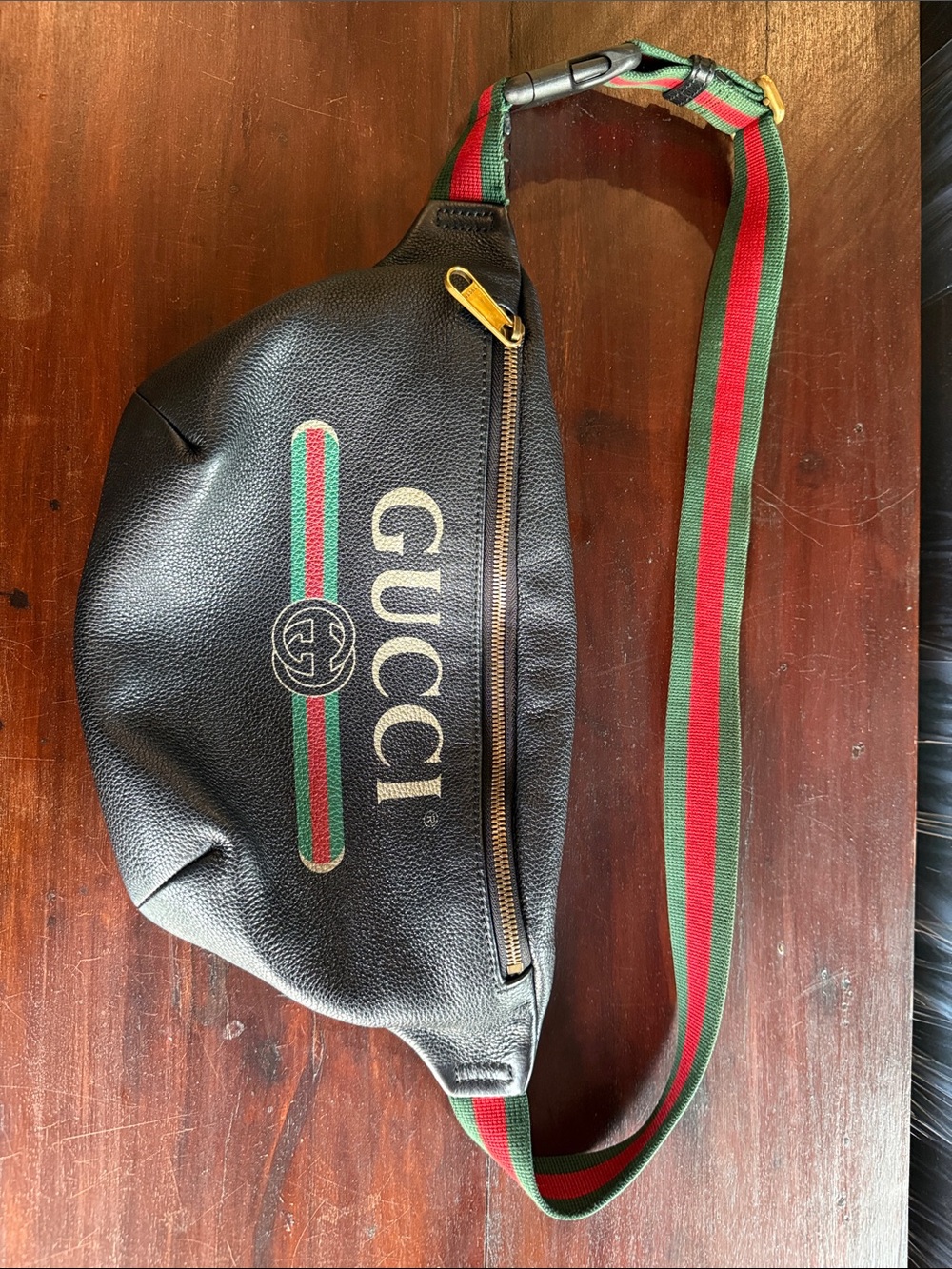 Gucci Black Leather Belt Bag with Red and Green Web Stripe. Fanny pack. Used.